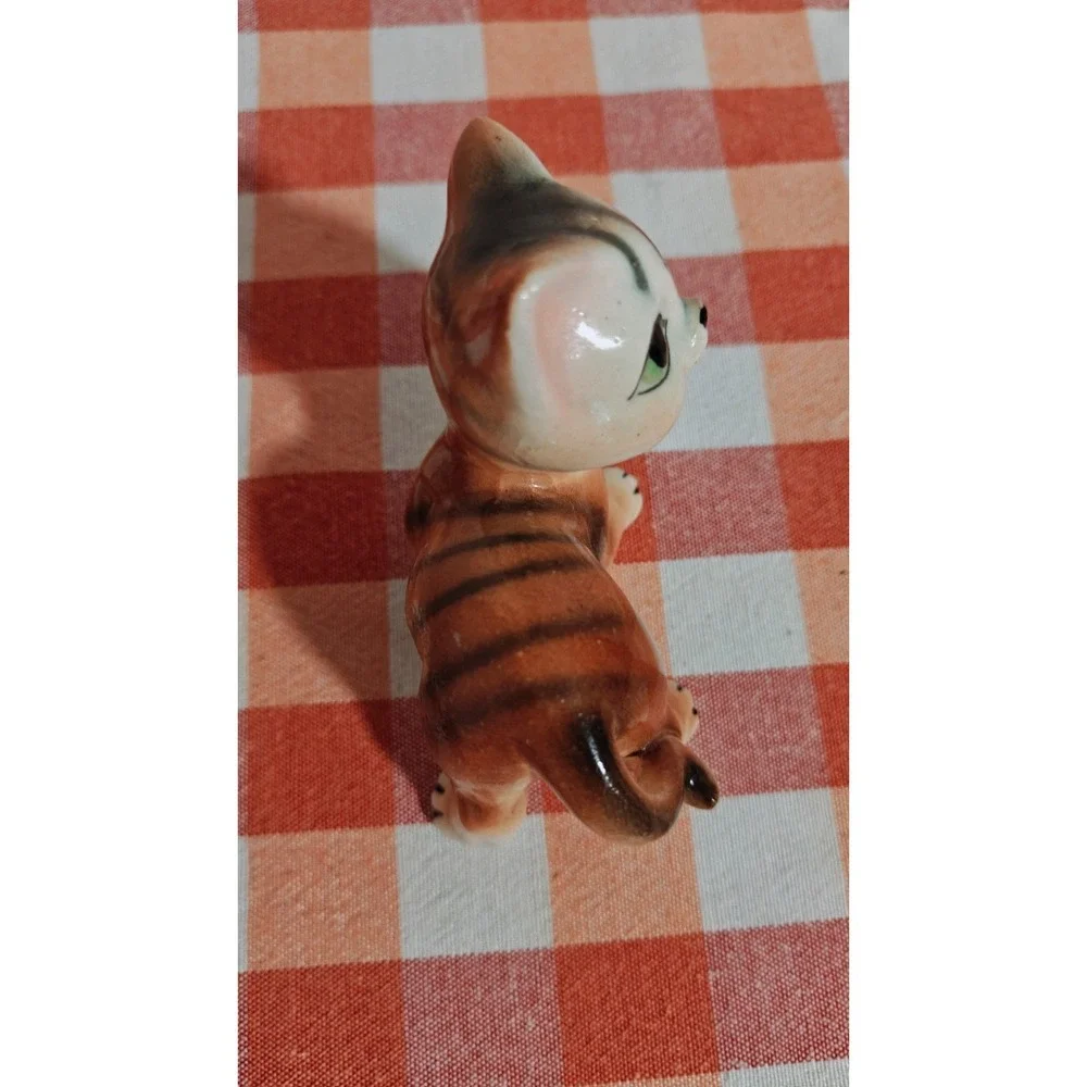 VINTAGE BIG EYED KITTEN CAT PORCELAIN CERAMIC FIGURINE
